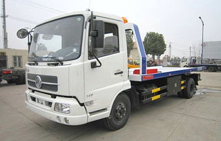 程力东风多利卡D7一托二清障车 高效救援的得力伙伴